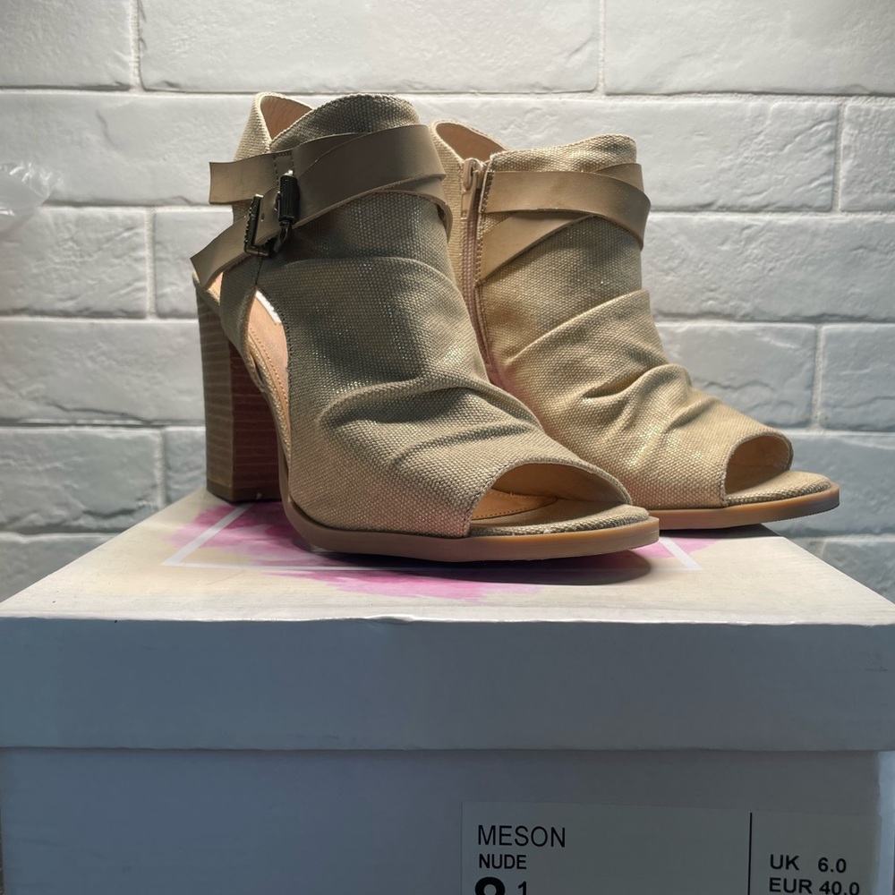 Not Rated Meson Women's Nude Peep-Toe Chunky Heels NIB 8.5